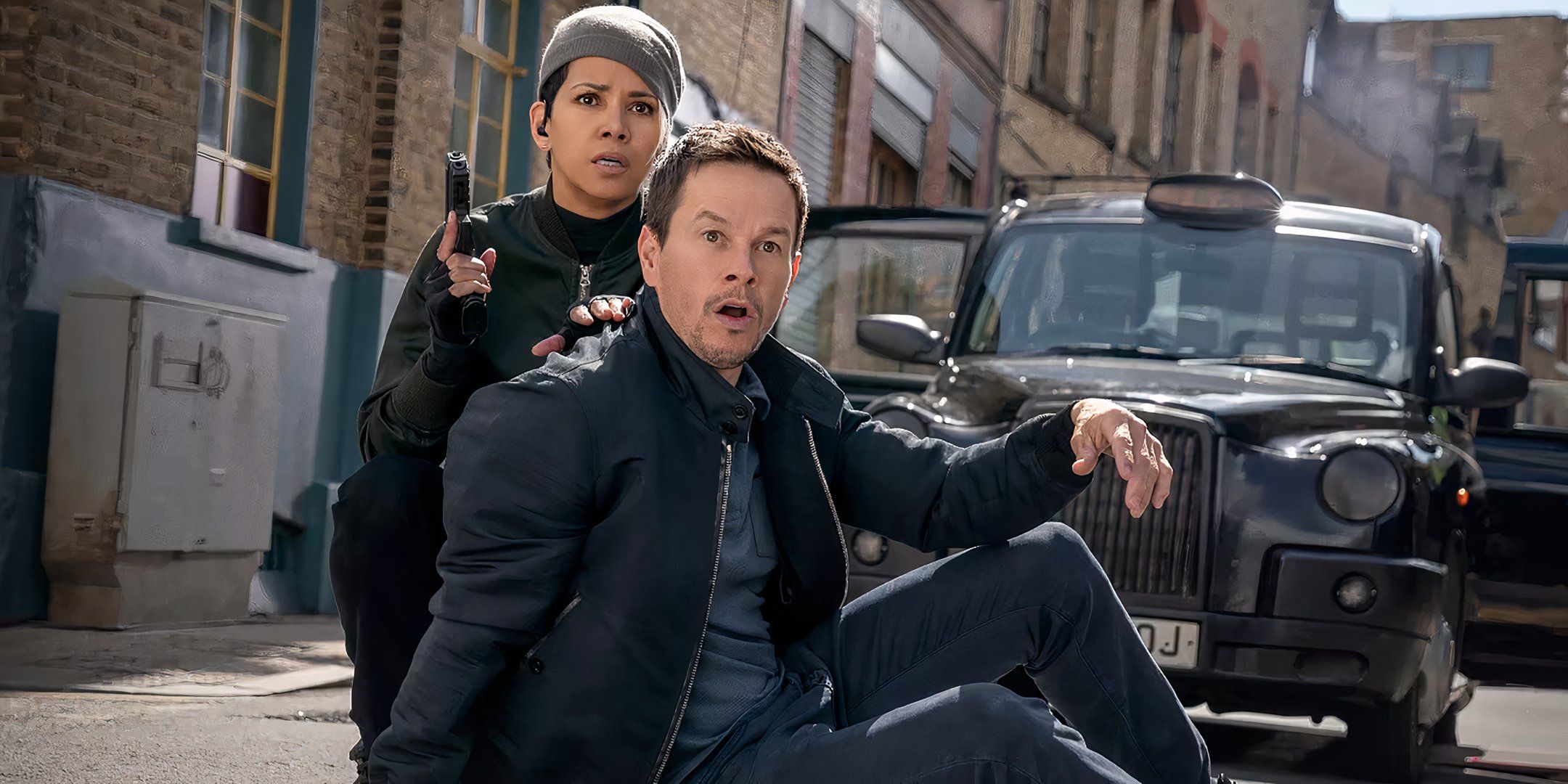 “[Halle] Giving Me M—“: Mark Wahlberg se sintió incómodo filmando algunas escenas de acción en la película de espías de Netflix