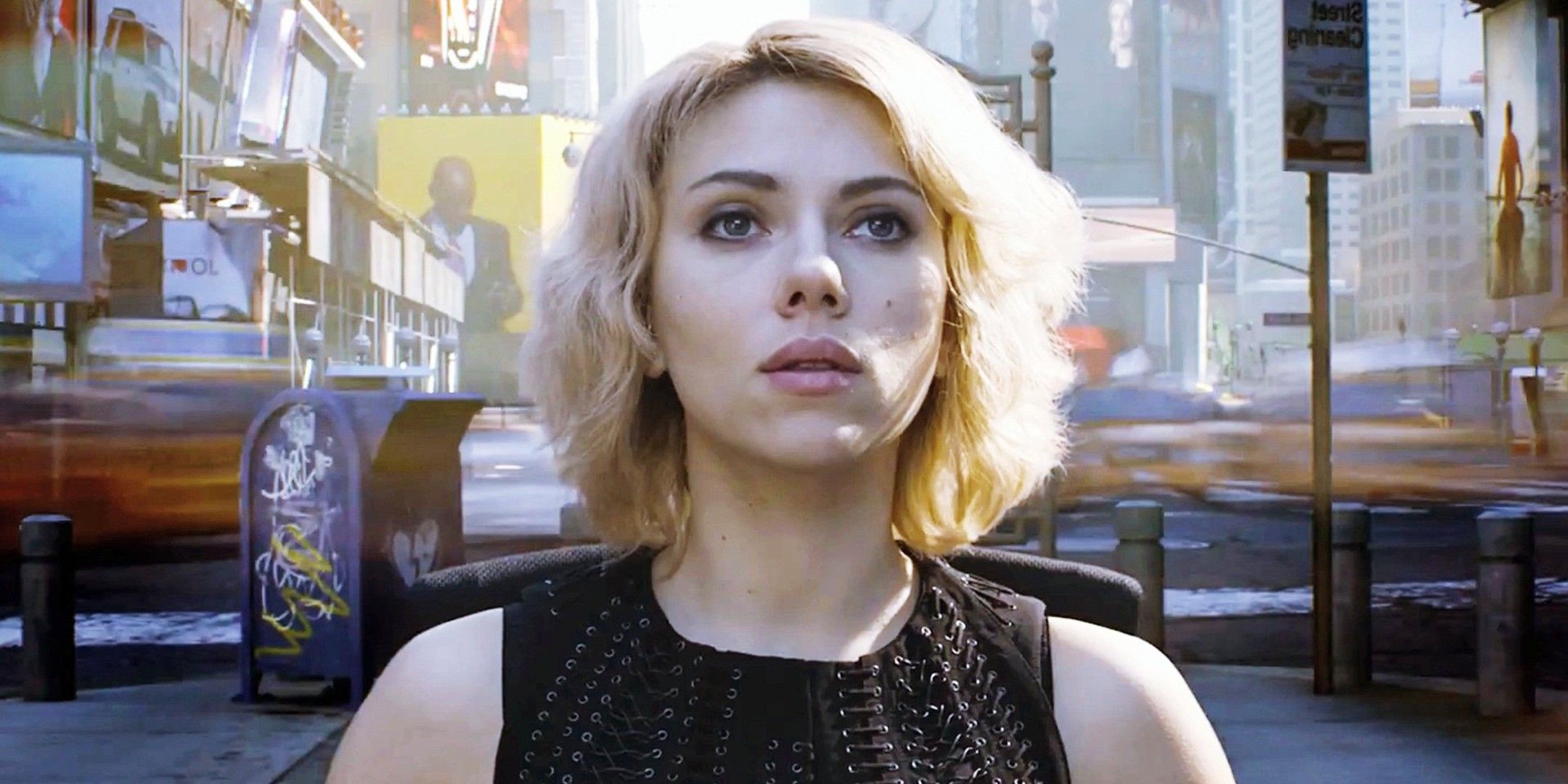 La controvertida y alucinante película de ciencia ficción de Scarlett Johansson es un éxito de Netflix 10 años después