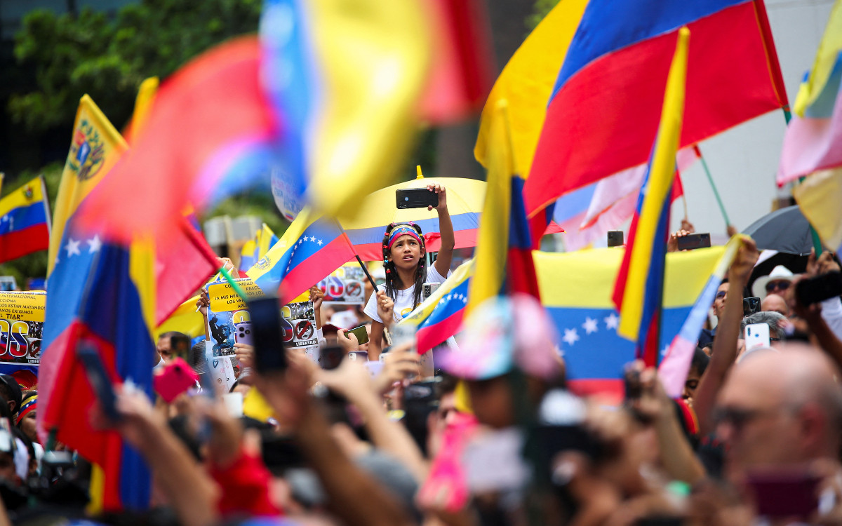 La oposición de Venezuela convoca a una "gran protesta mundial" el próximo sábado