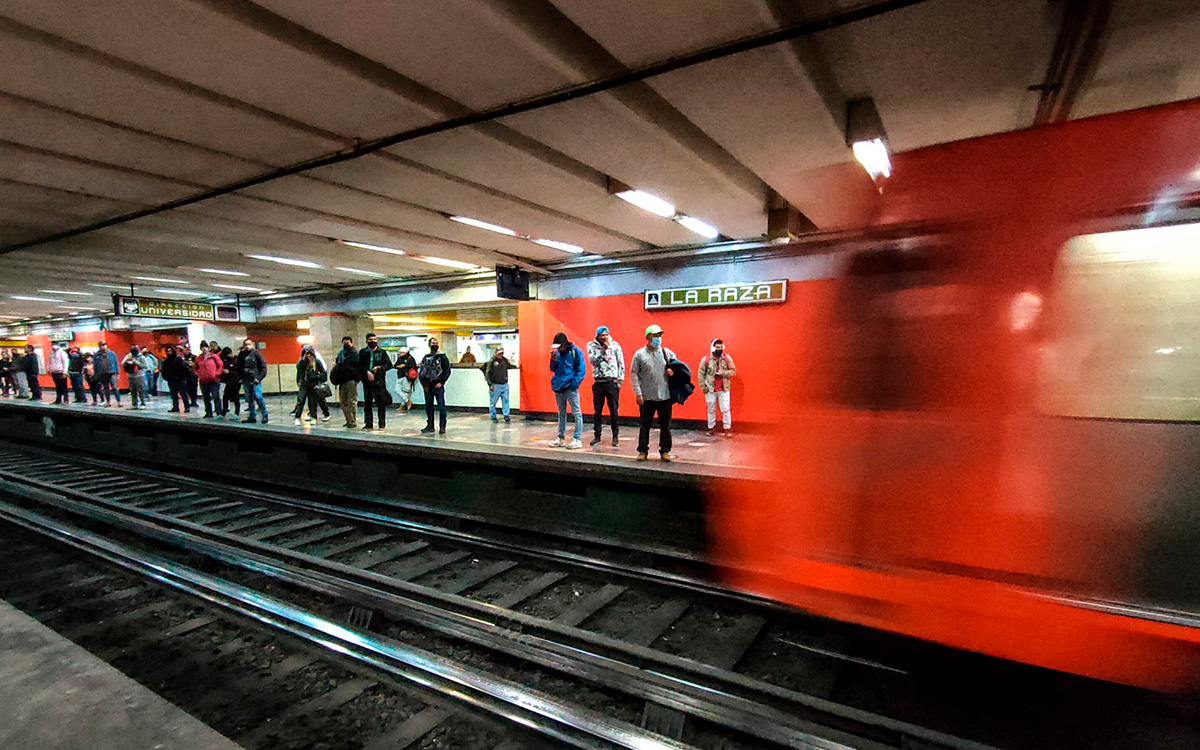 Metro CDMX: Sorprenden a pareja teniendo relaciones sexuales en la Línea 3