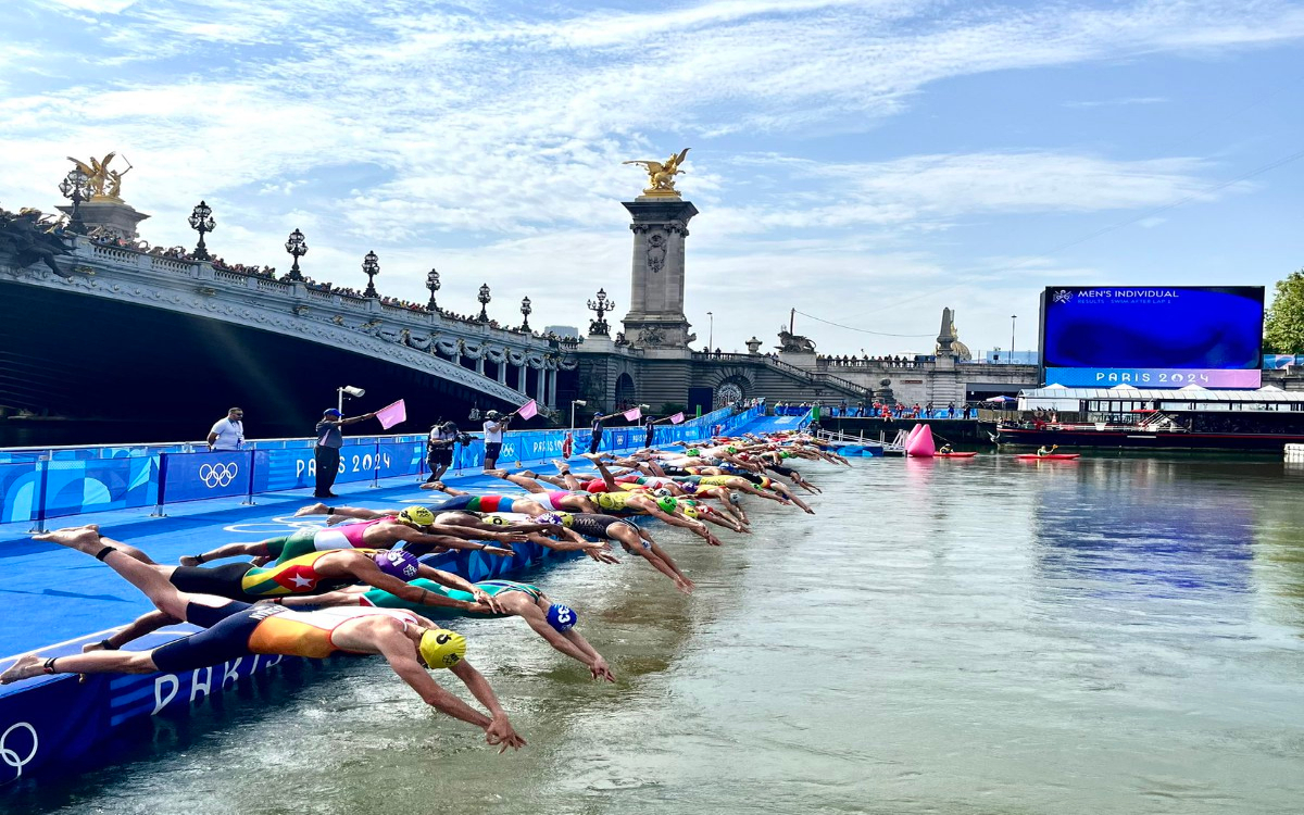 París 2024: Evitan un olímpico papelón por las aguas turbias del río Sena | Video