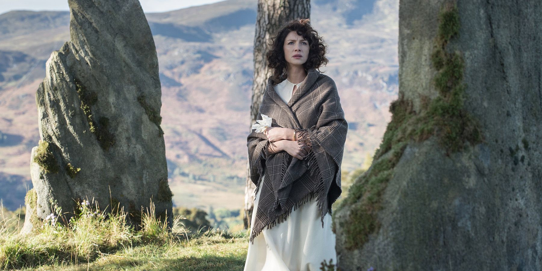 Más imágenes de la segunda parte de la temporada 7 de Outlander revelan más reuniones de Fraser y el regreso de personajes fallecidos