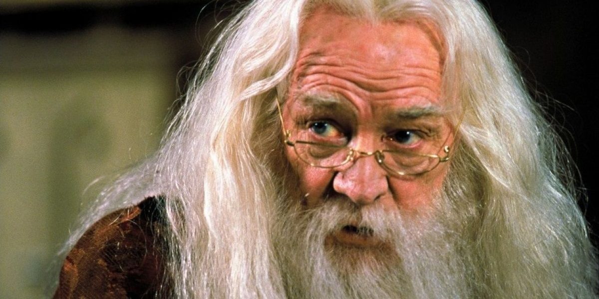 El hijo del actor original de Harry Potter que interpretó a Dumbledore reacciona al próximo programa de televisión: "¿Por qué hacerlo?"