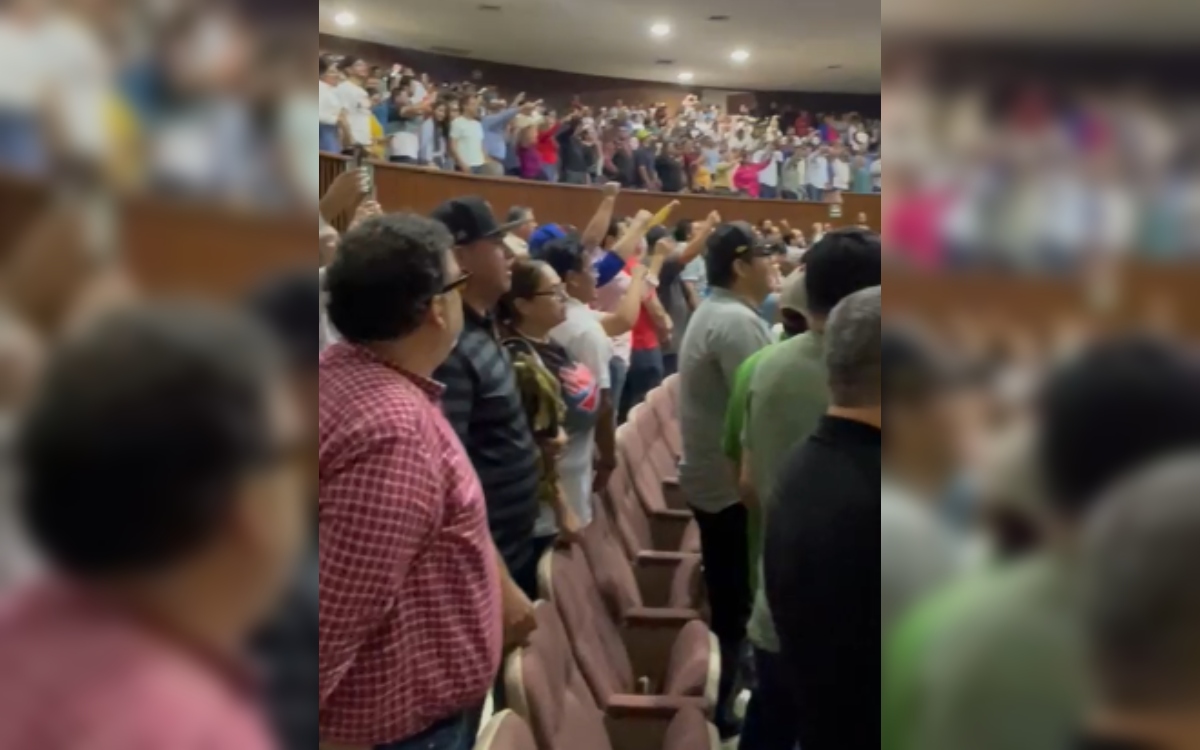 Irrumpen estudiantes en Congreso de Sinaloa | Videos