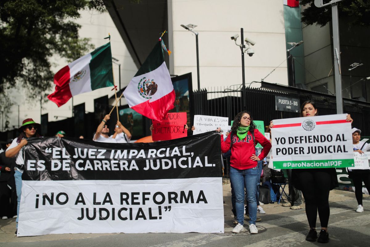 Jueces trasladan su protesta contra la reforma judicial al Senado; bloquean Paseo de la Reforma