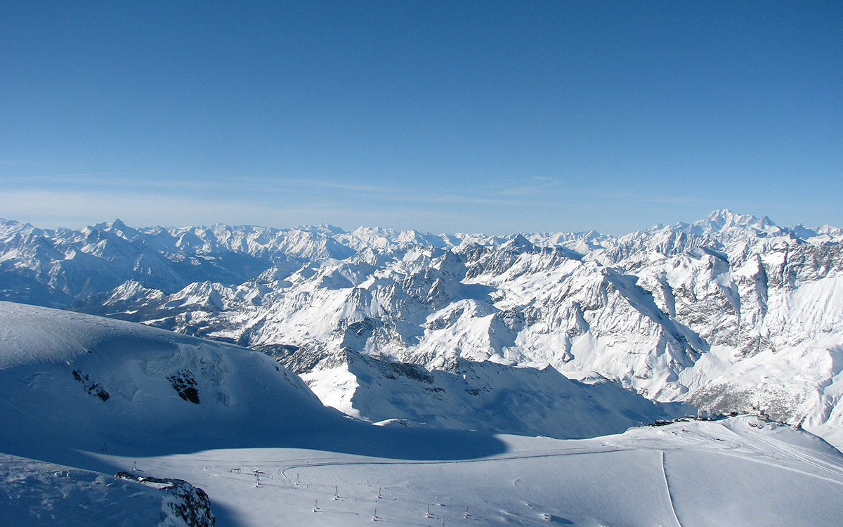 Más de 2 mil turistas quedan atrapados en los Alpes suizos