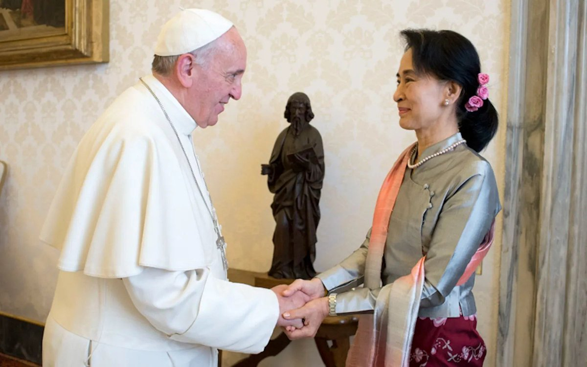 Revela Papa que ofreció asilo político a Aung San Suu Kyi