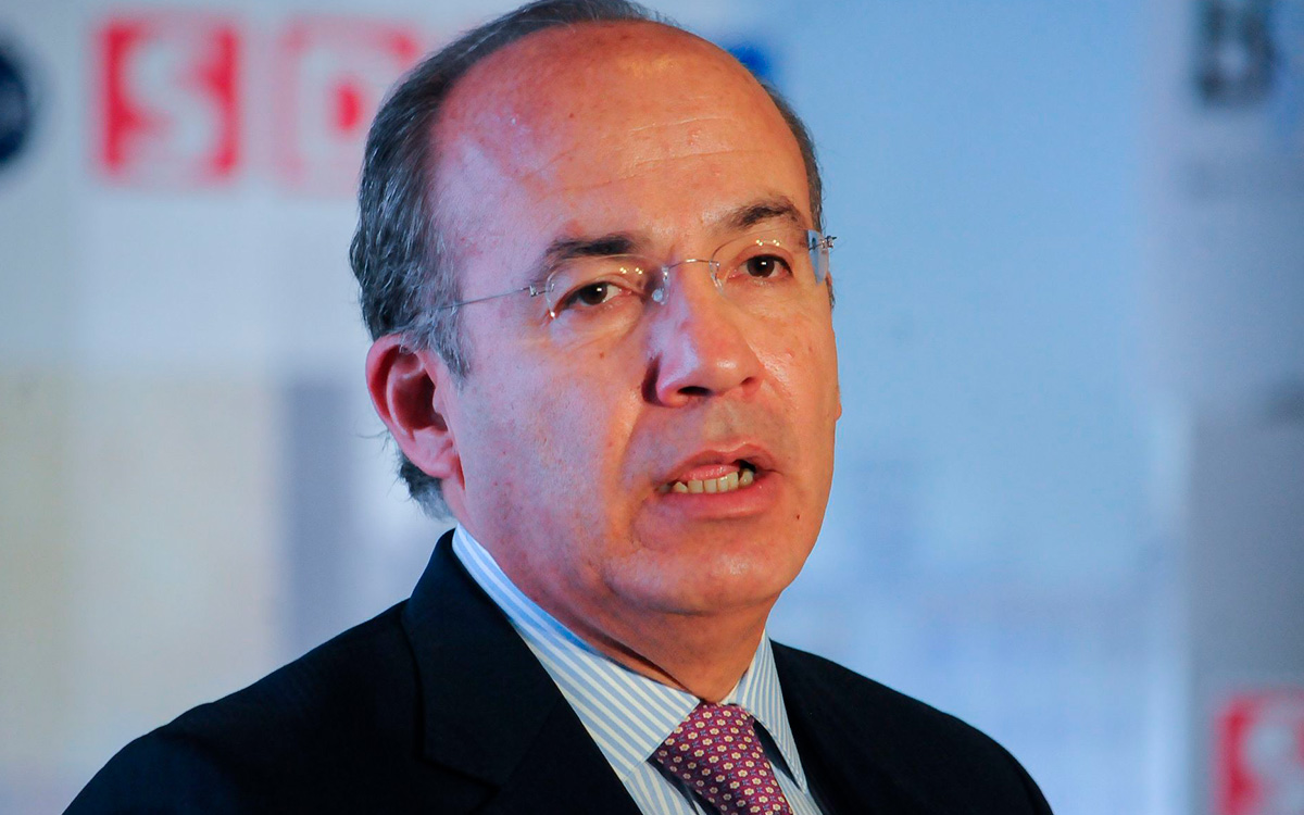 'Síganle'; Felipe Calderón critica aumento del precio del dólar