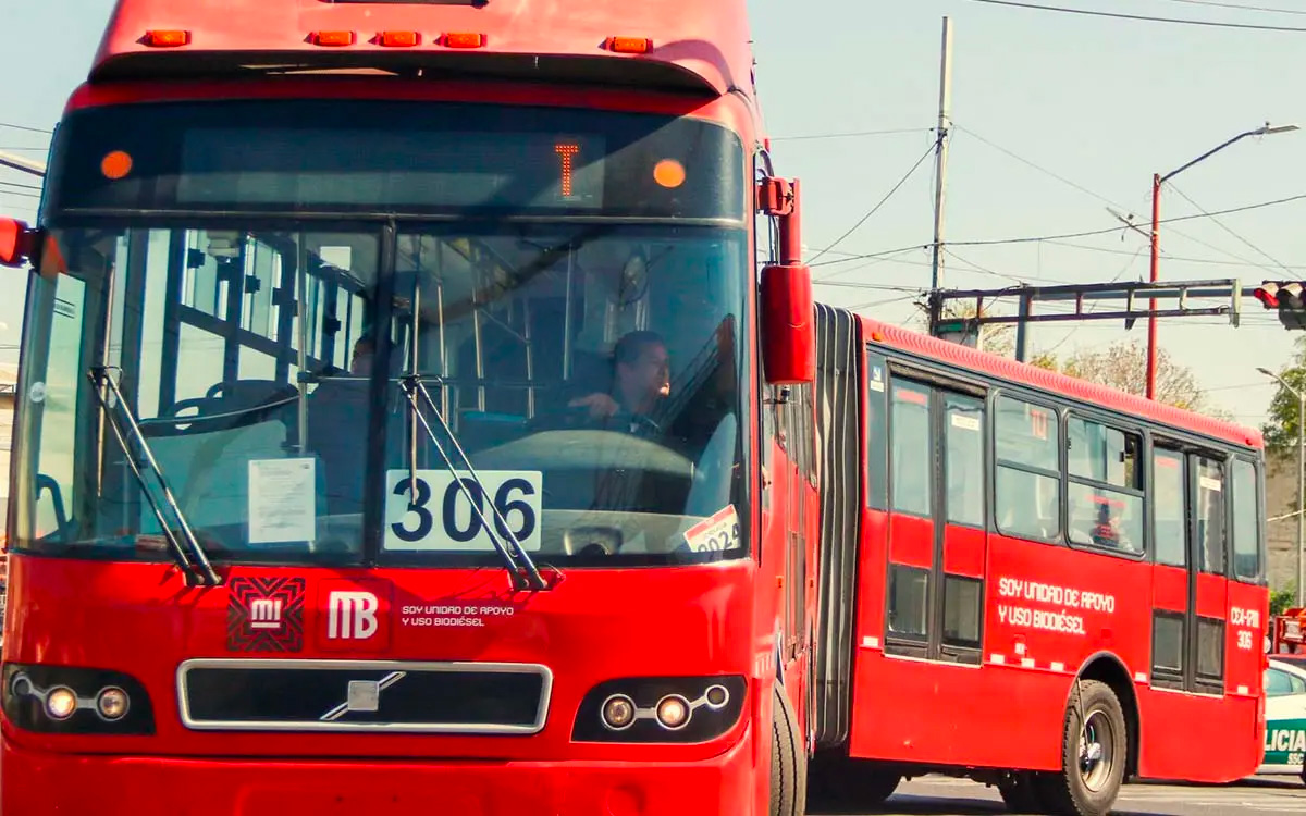 Metrobús CDMX: pasajero muere ‘súbitamente’ mientras viajaba en Línea 1