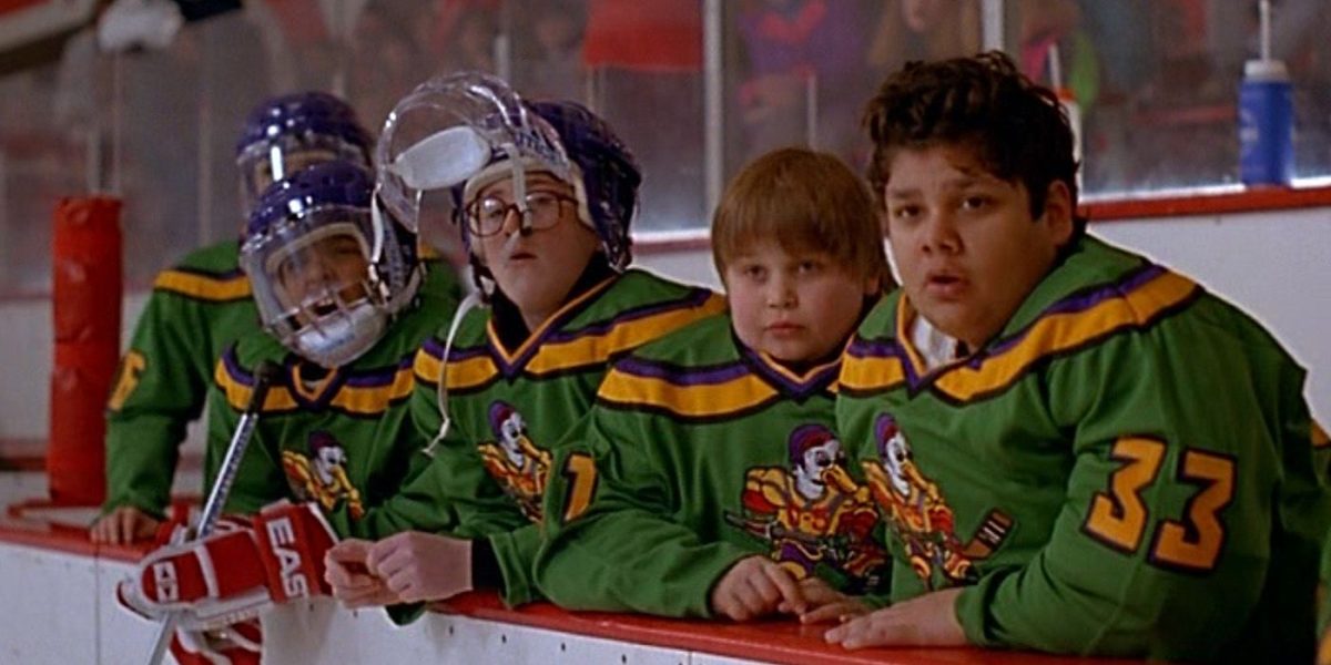 Los trajes originales de la estrella de Mighty Ducks vuelven a aparecer en fotos nostálgicas