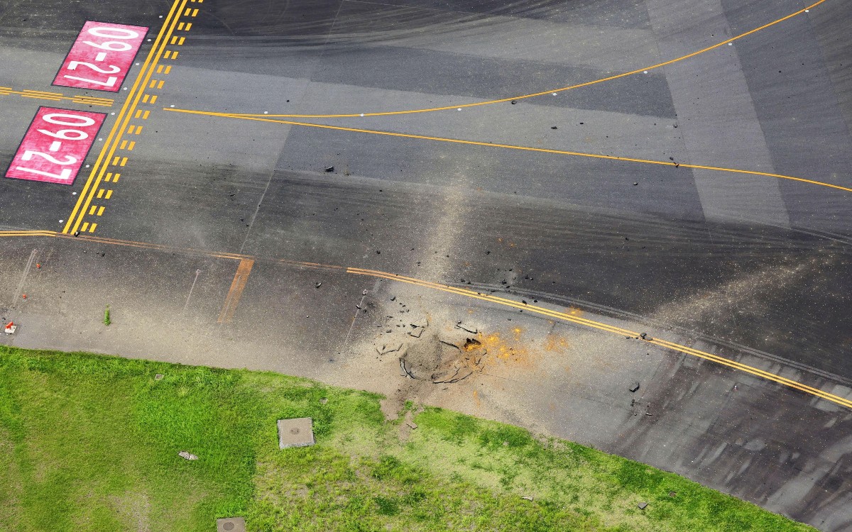 Explota bomba de la Segunda Guerra Mundial en aeropuerto de Japón