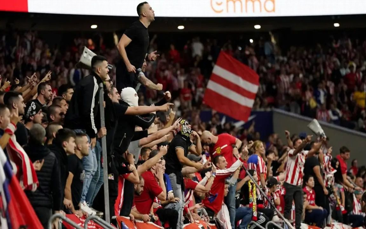 Multa UEFA al Atlético de Madrid por saludos nazis de aficionados