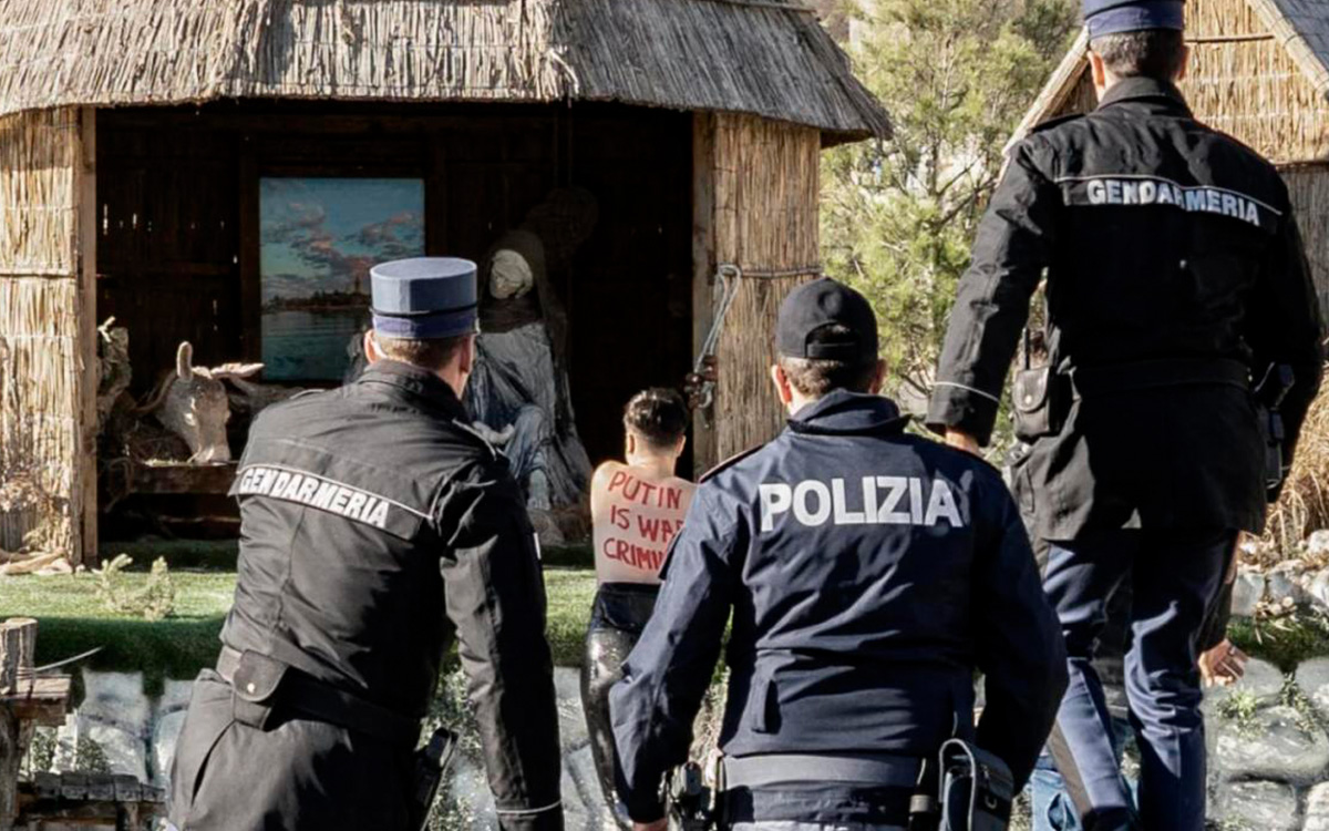 Activista intenta robar al niño Jesús de la Plaza de San Pedro