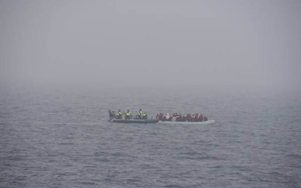 Salva Guardia Costera de Francia a 107 migrantes en el Canal de la Mancha