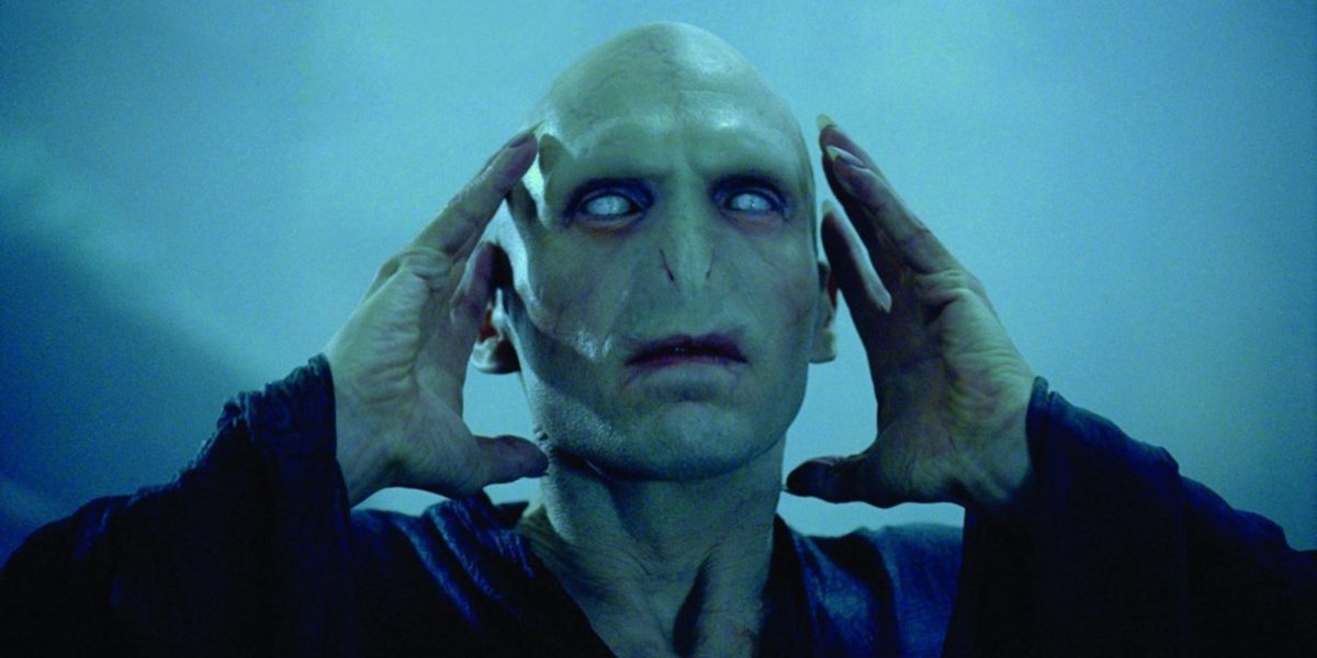 "Un placer casi erótico al saber cómo puedo controlarte": Ralph Fiennes reflexiona sobre cómo retratar la falta de empatía de Voldemort en las películas de Harry Potter