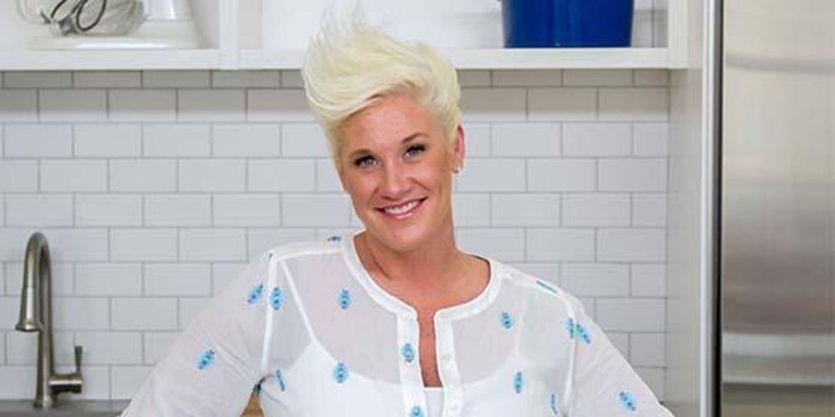 La chef Anne Burrell da respuestas crípticas mientras rompe el silencio sobre por qué no aparece en Los peores cocineros de Estados Unidos Edición de celebridades: Héroes vs. villanos