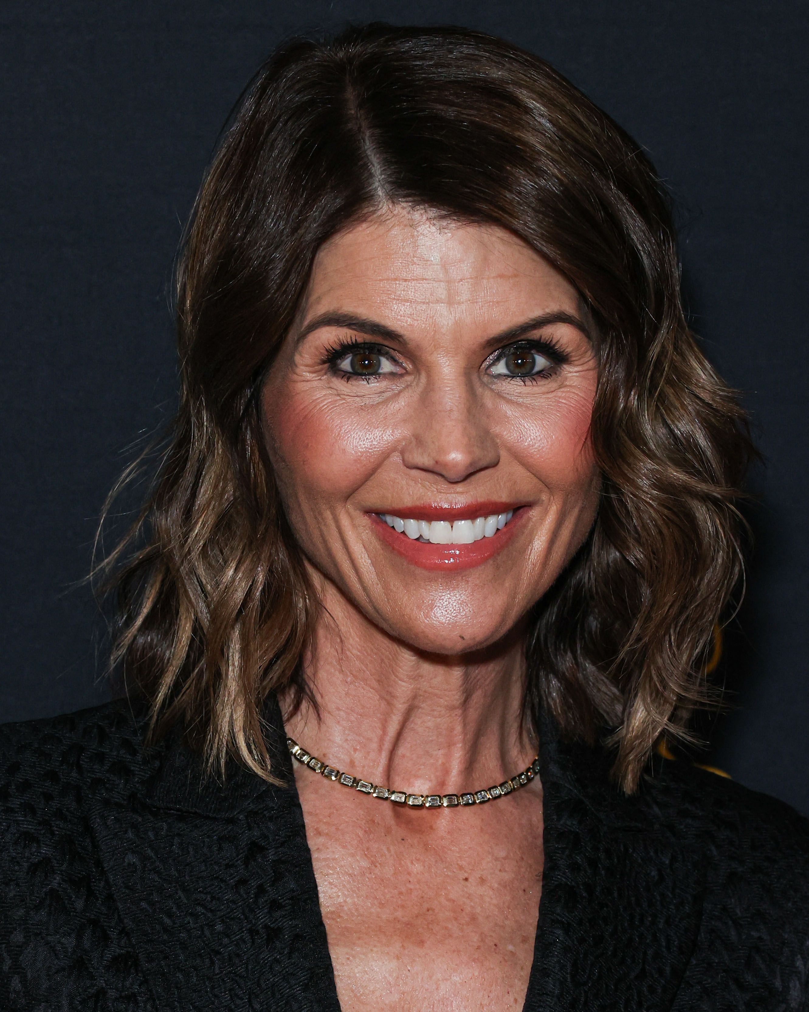 Foto de cabeza de Lori Loughlin