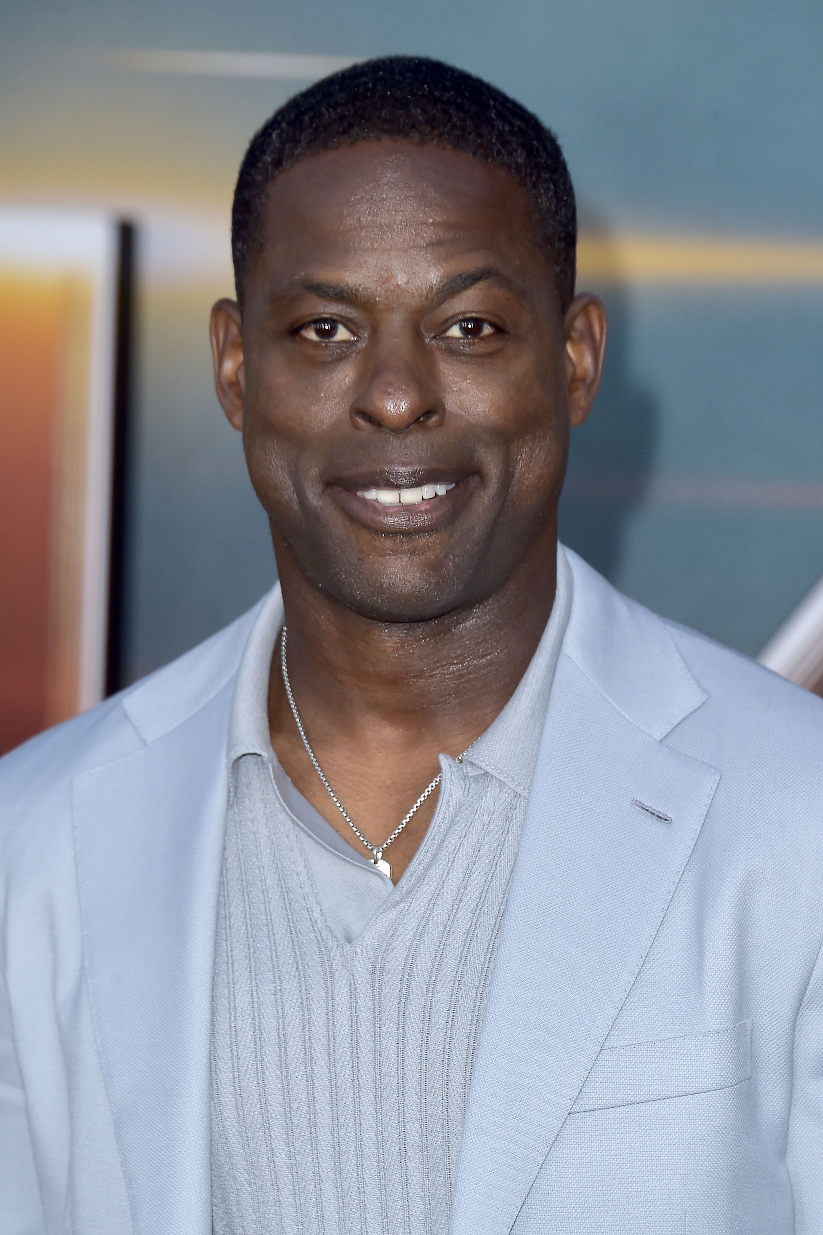 Moldada de la cabeza de Sterling K. Brown en el estreno de Los Ángeles de 'Atlas'