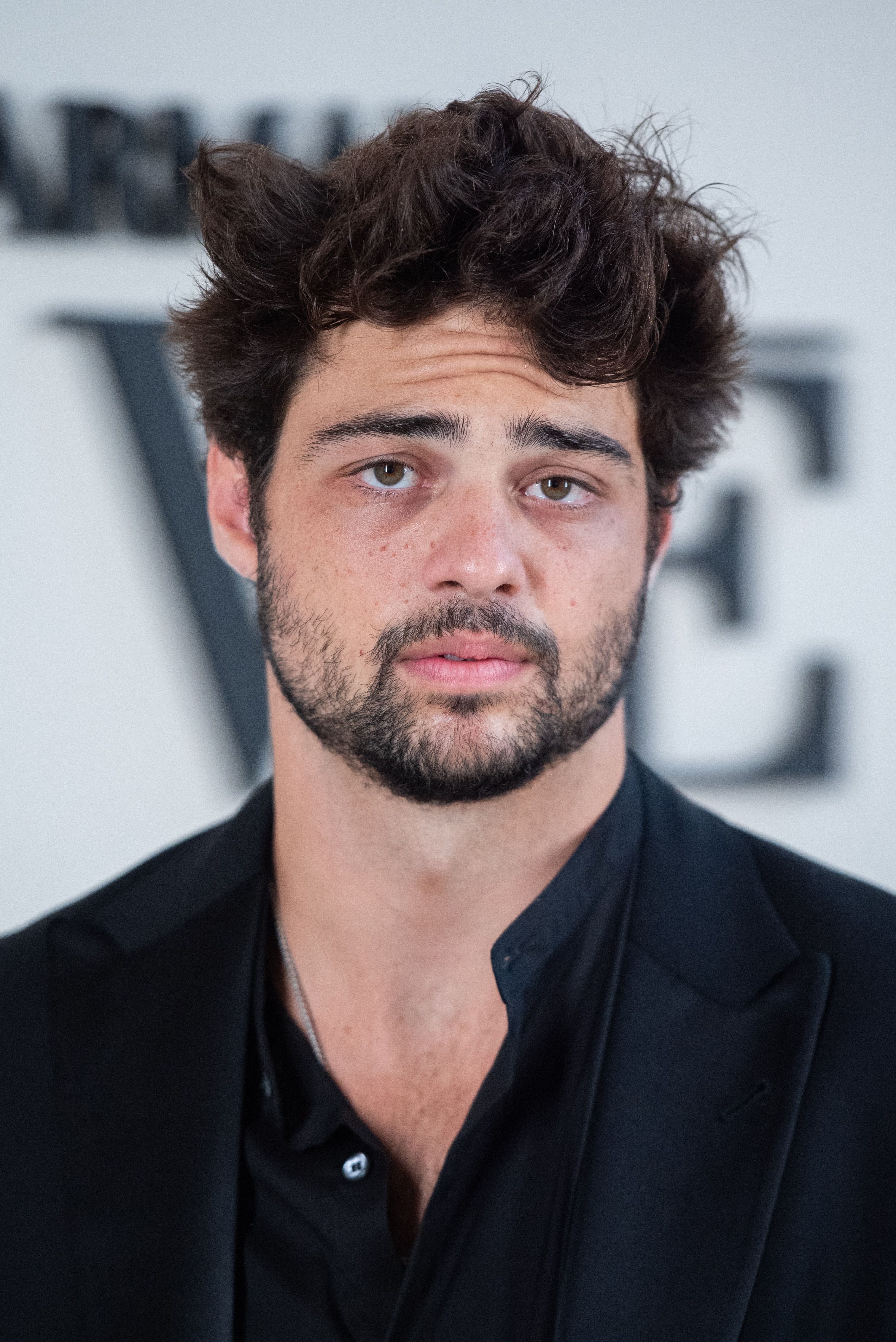 Tiro en la cabeza de Noah Centineo