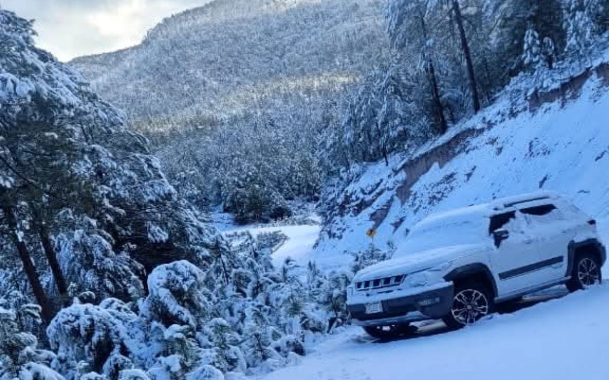 Cierran 23 tramos carreteros por nevadas en Chihuahua