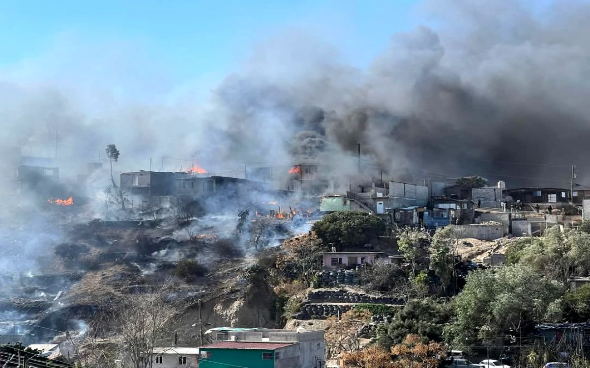 Declaran 'Estado de Alarma' en Tijuana por vientos e incendios