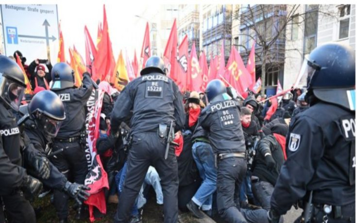 Disturbios y detenidos en manifestación por aniversario luctuoso de Luxemburgo y Liebknecht | Video