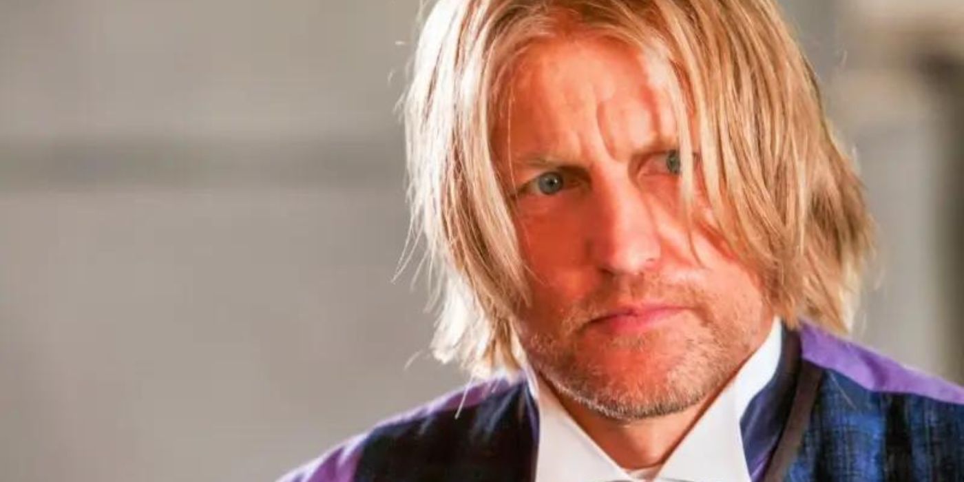 Woody Harrelson como Haymitch mirando de reojo en Los juegos del hambre