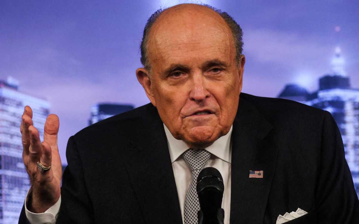 Giuliani es declarado en desacato en el caso de difamación contra trabajadoras electorales de Georgia