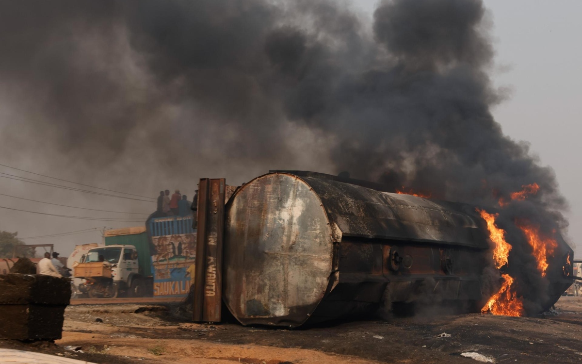 Más de 70 muertos por explosión de pipa de gasolina en Nigeria | Video y Fotos