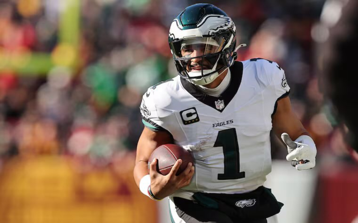 NFL: Reporta Jalen Hurts con Eagles tras golpazo en la cabeza | Video