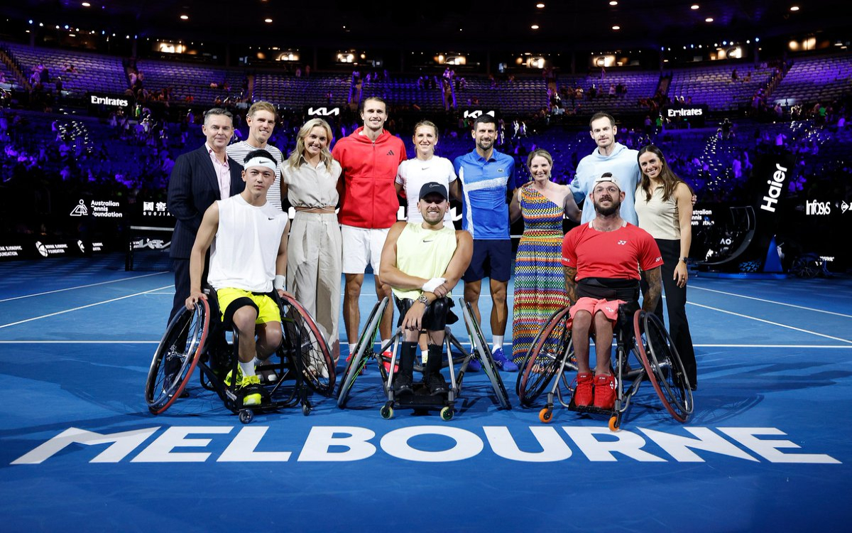 Novak Djokovic juega en silla de ruedas en Melbourne | Video