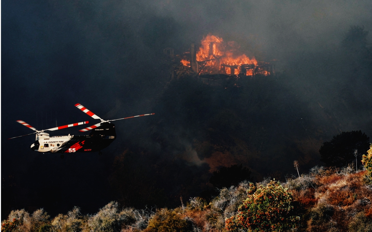 Once muertos, 13 desaparecidos y 22 detenidos en los devastadores incendios de Los Ángeles