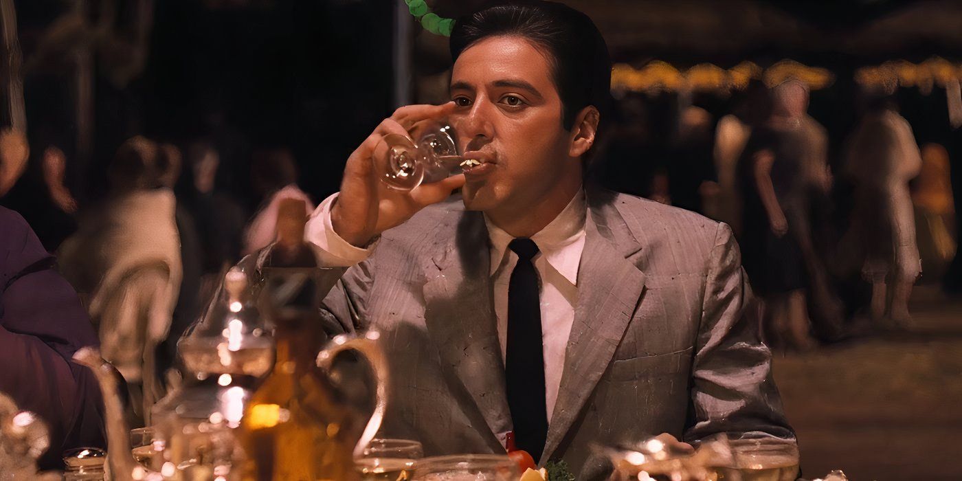 Michael Corleone (Al Pacino) toma una copa en su fiesta Tahoe en El Padrino II