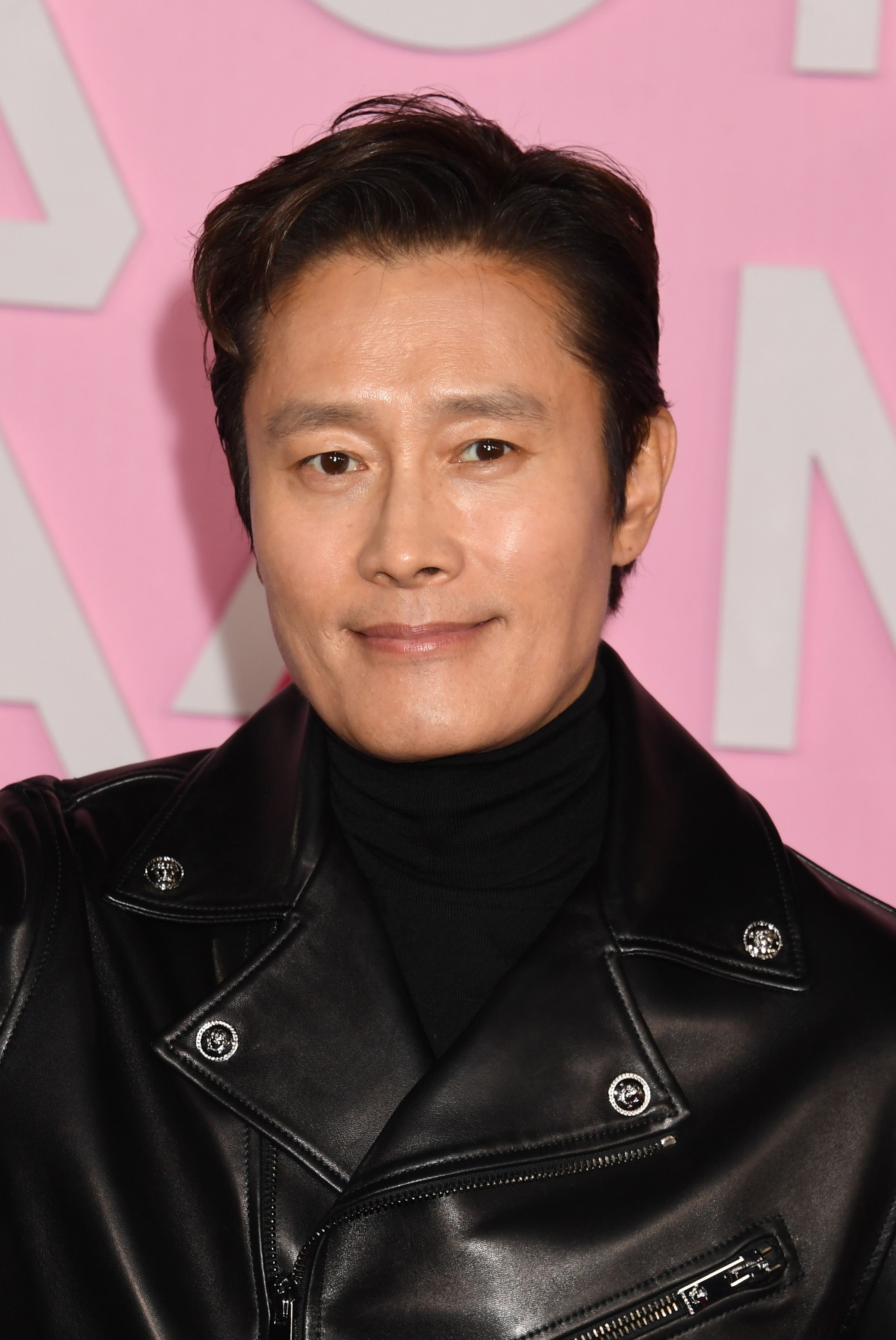 Tiro en la cabeza de Lee Byung-hun