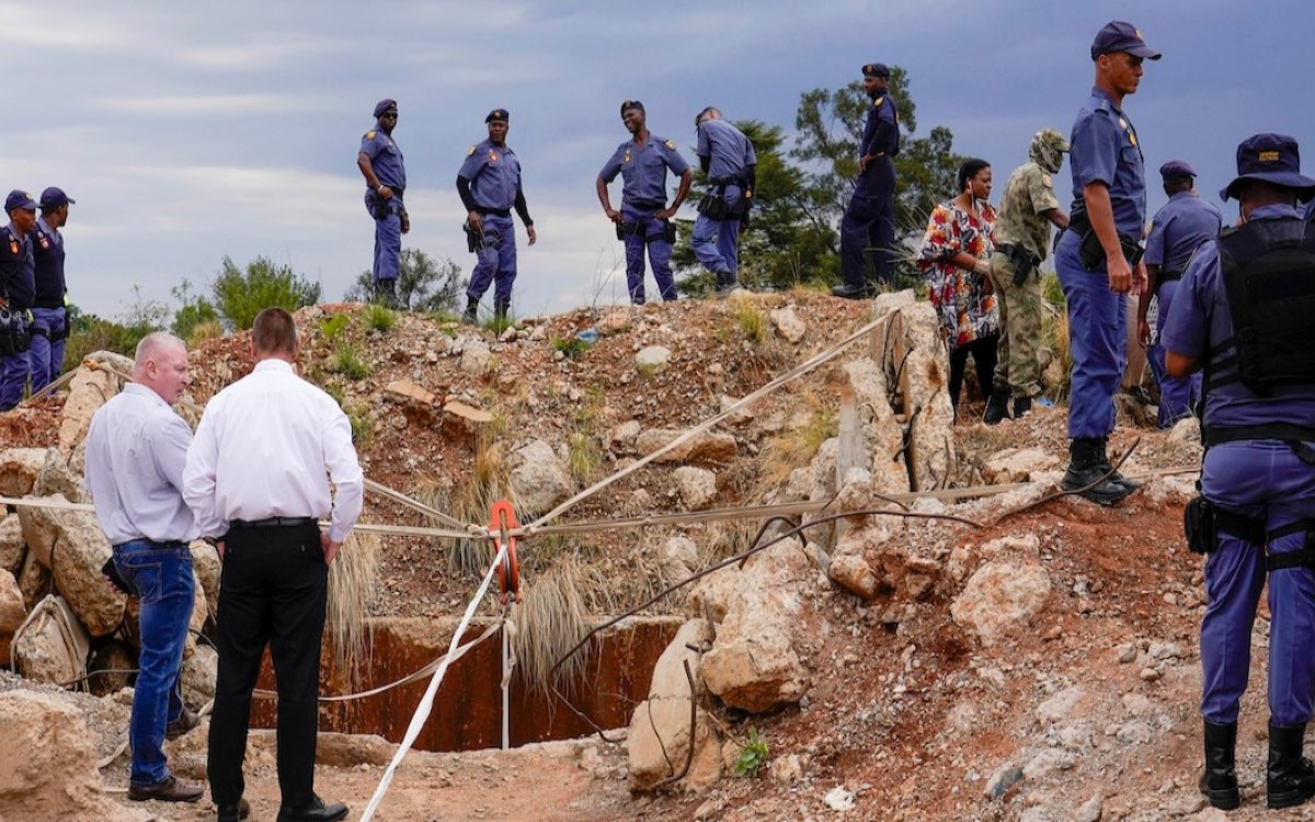 Recuperan 60 cuerpos en mina de oro abandonada al norte de Sudáfrica