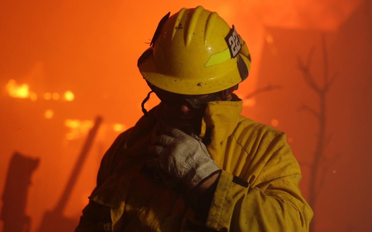 Sube a 5 el número de muertos por incendios que azotan a Los Ángeles