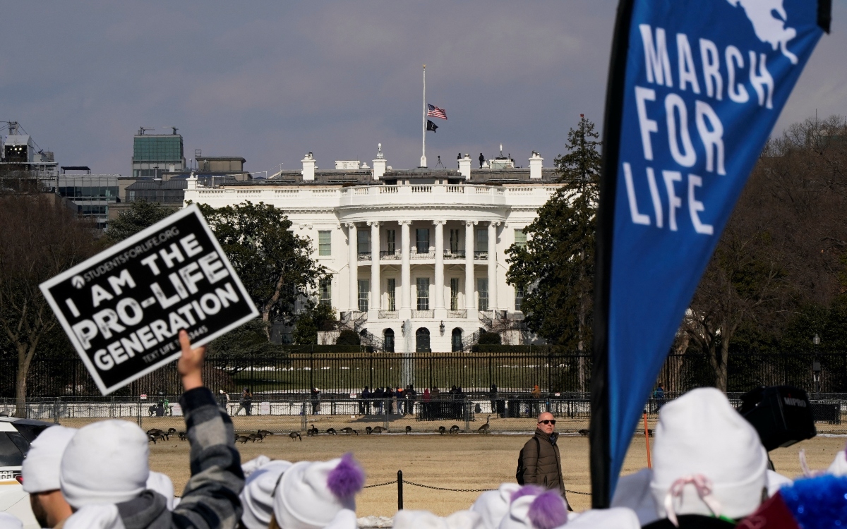 Trump ordena cortar los fondos federales para promover abortos