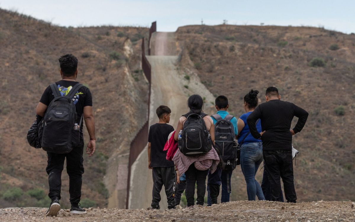 ¿Por qué es falso que estar indocumentado sea un 'crimen', como dice la Casa Blanca?