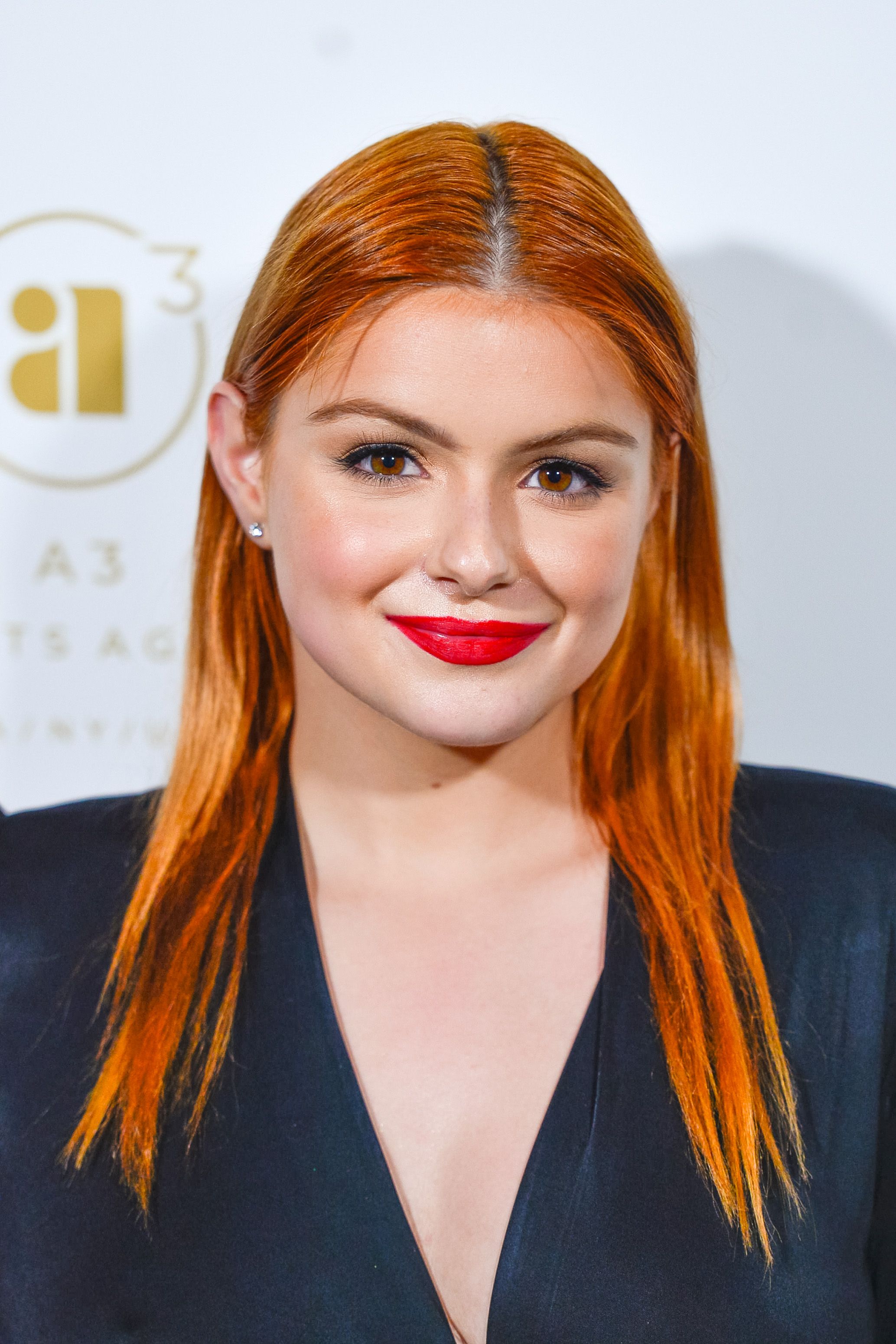 Tidado de la cabeza de Ariel Winter en la décima gala anual de Wags & Walks