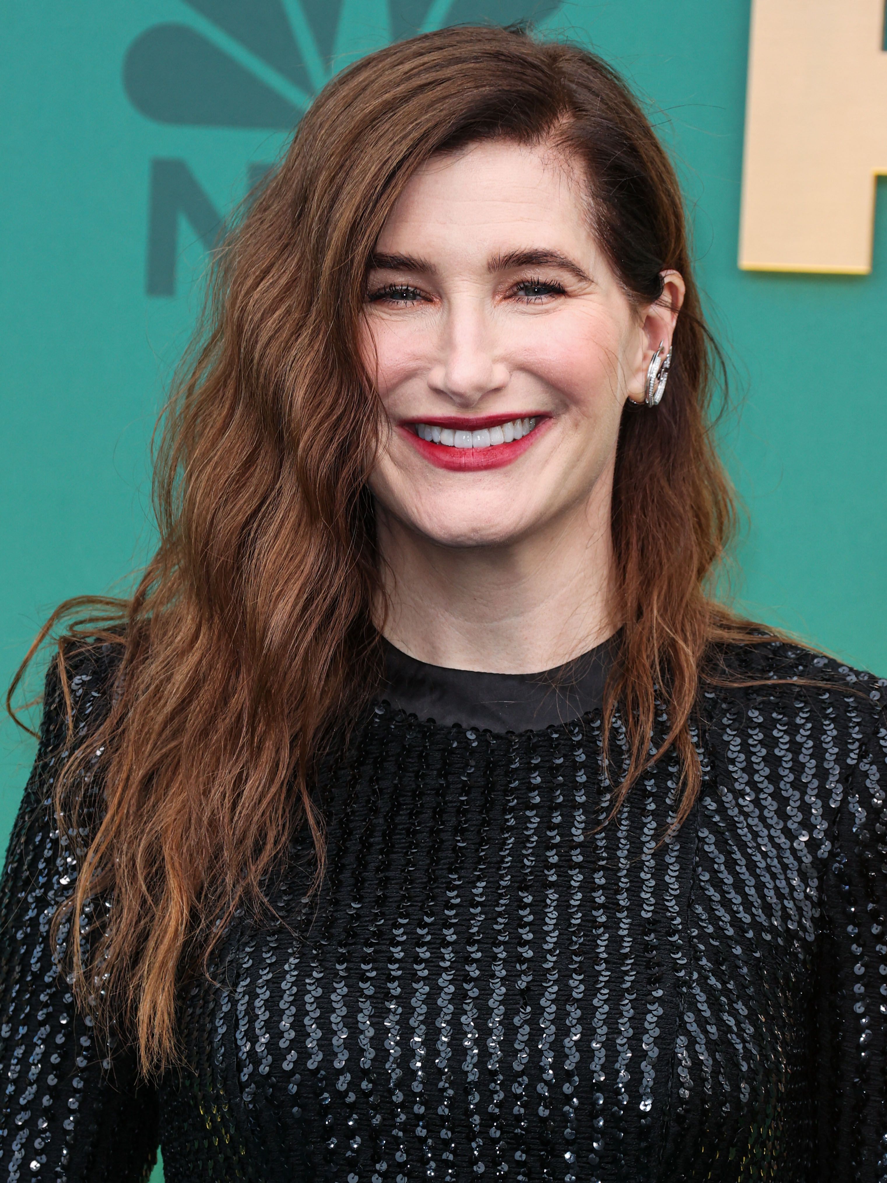 Disparo en la cabeza de Kathryn Hahn en la 49a Anual People's Choice Awards 2024