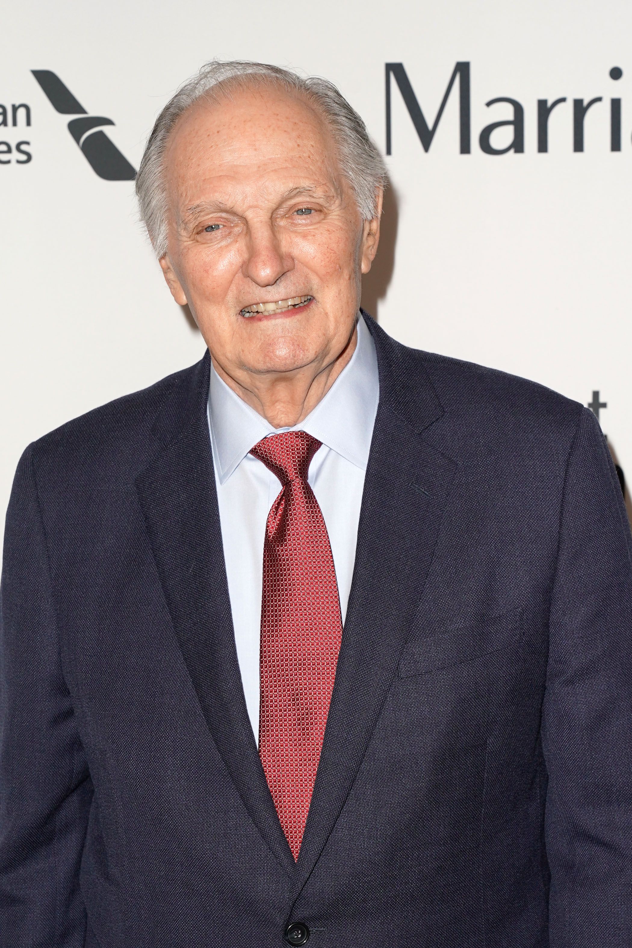 Tiro en la cabeza de Alan Alda