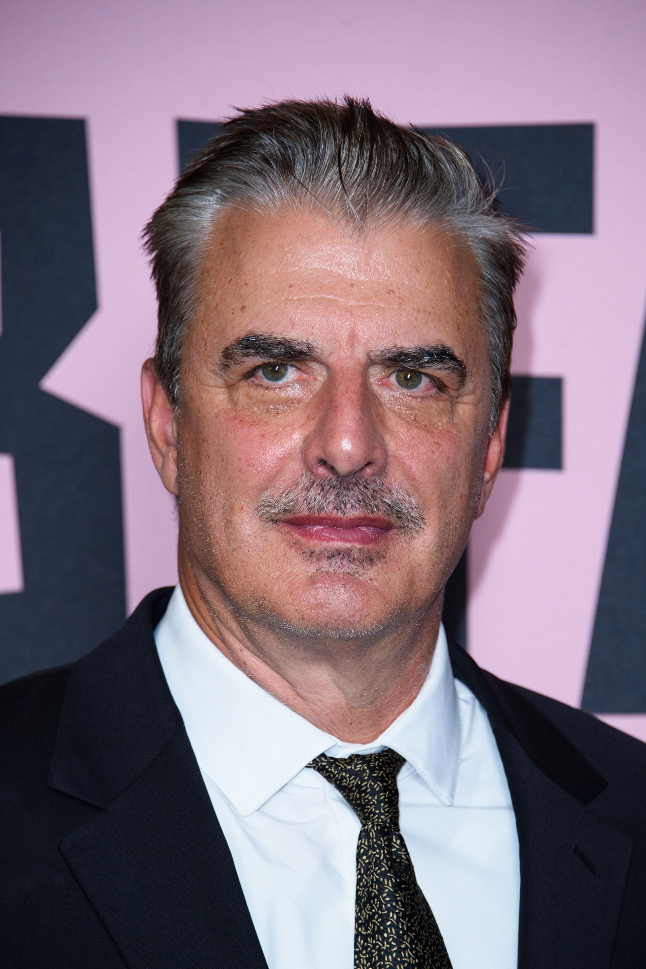 Tiro en la cabeza de Chris Noth