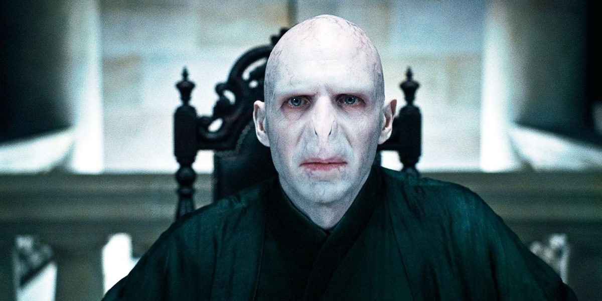 Ralph Fiennes de Harry Potter admite que algún "esnobismo totalmente fuera de lugar" impactó su rechazo inicial del papel de Voldemort