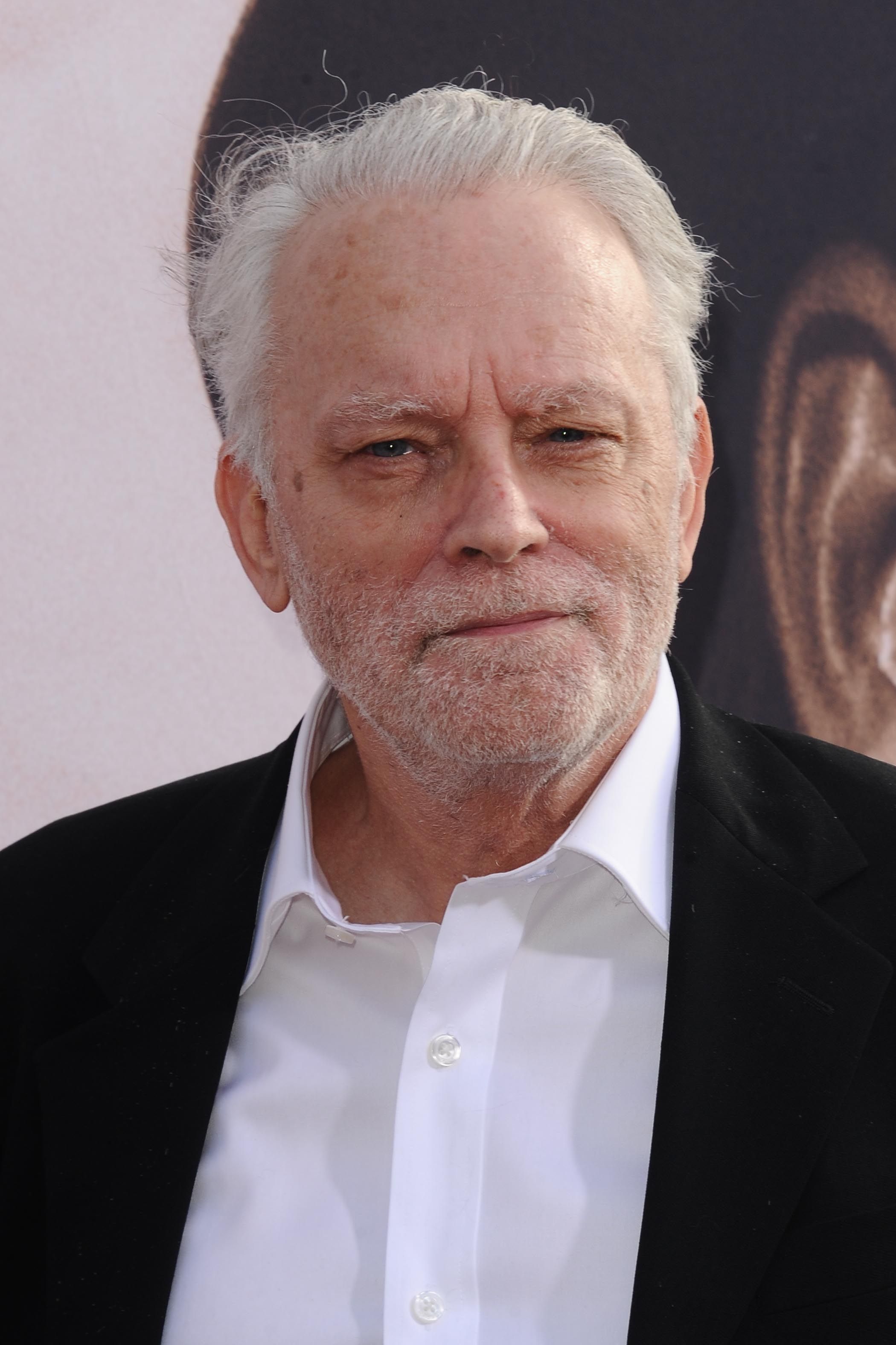 Tiro en la cabeza de Brad Dourif