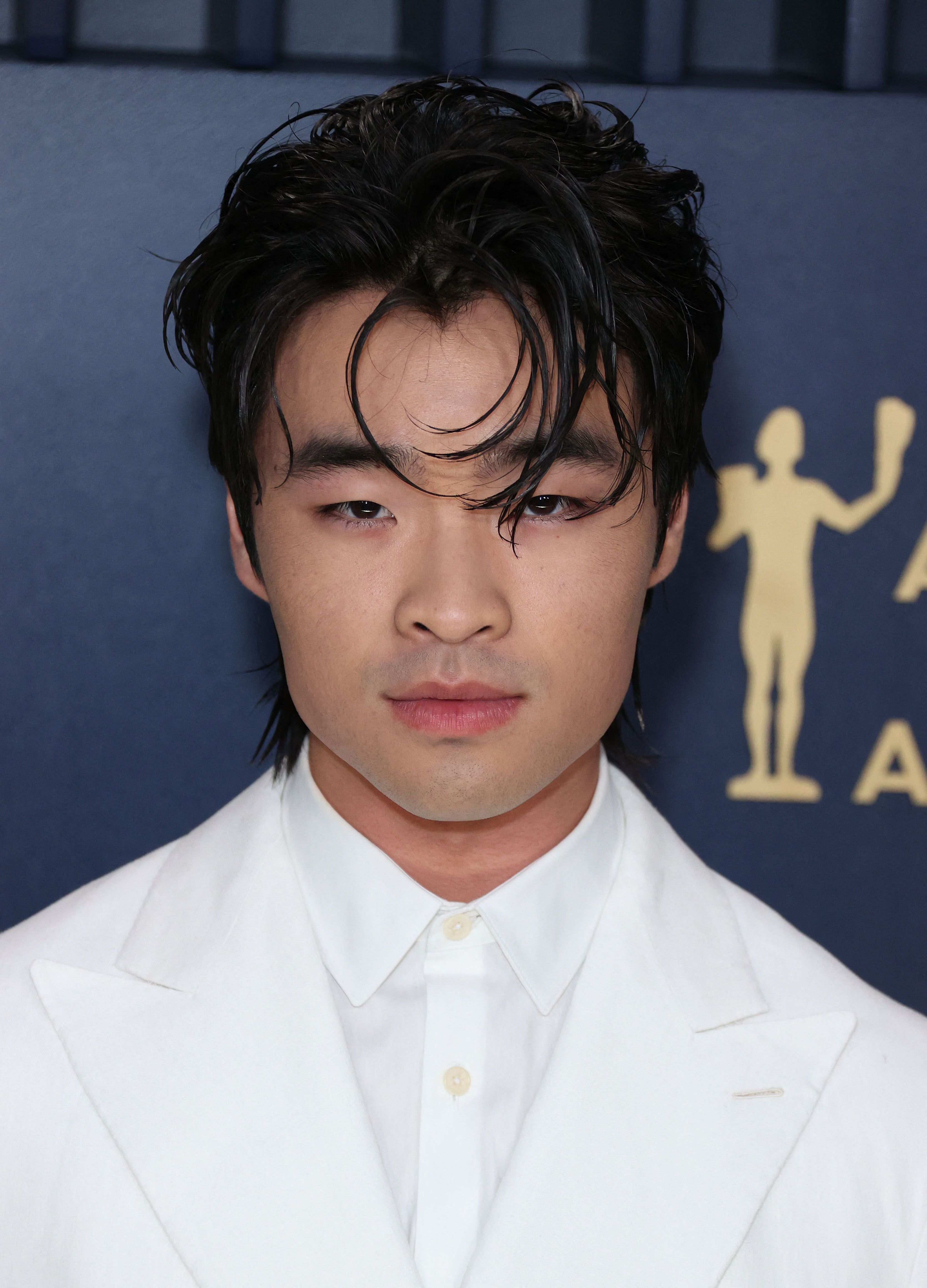 Molchado en la cabeza de Dallas Liu en el 30 ° Premios anuales de Screen Actors Guild Awards