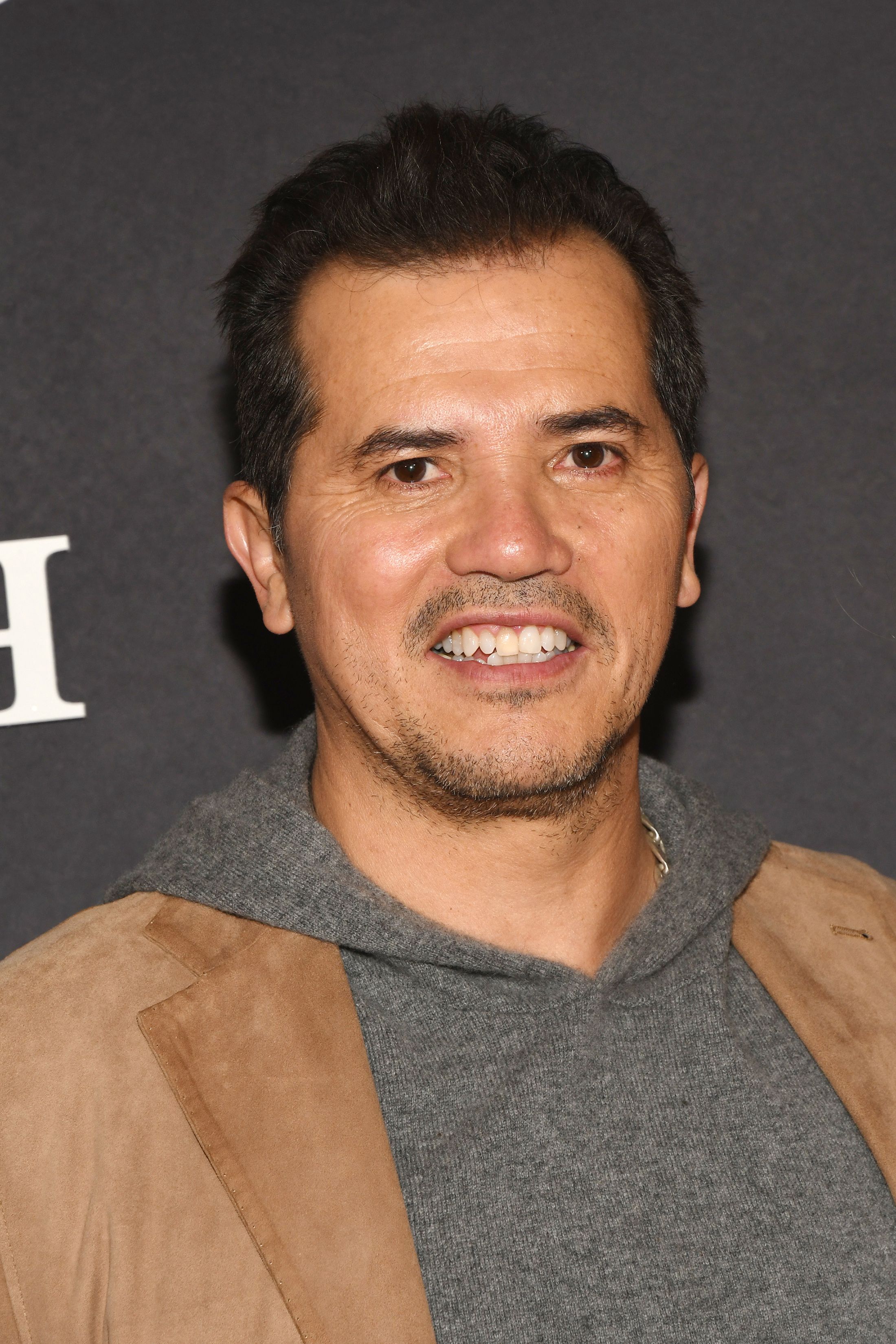 Disparo en la cabeza de John Leguizamo en el estreno de Los Ángeles de HBO 'The Survivor'