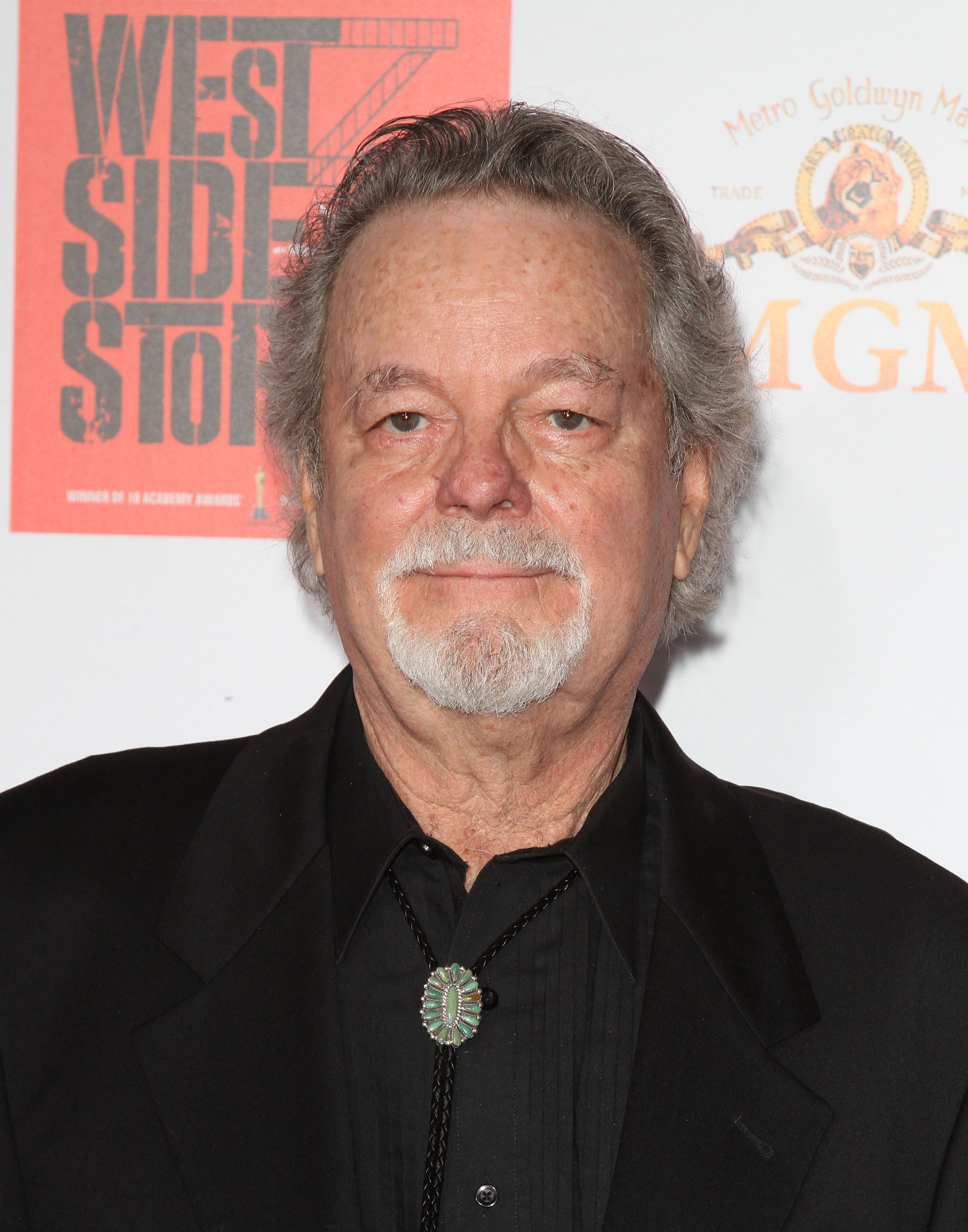 Tidado de la cabeza de Russ Tamblyn en el West Side Story 50th Anniversary