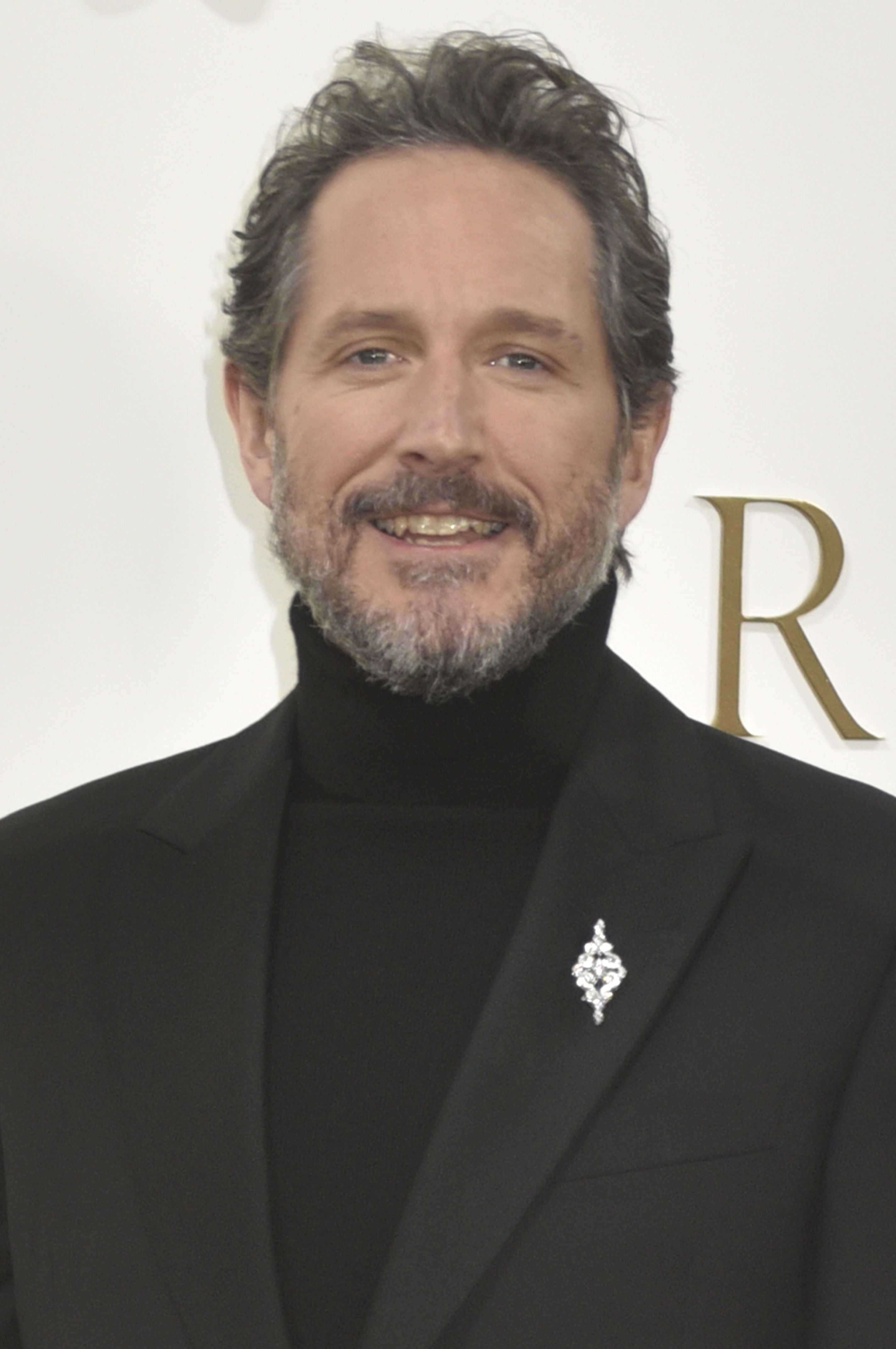 Tiro en la cabeza de Bertie Carvel