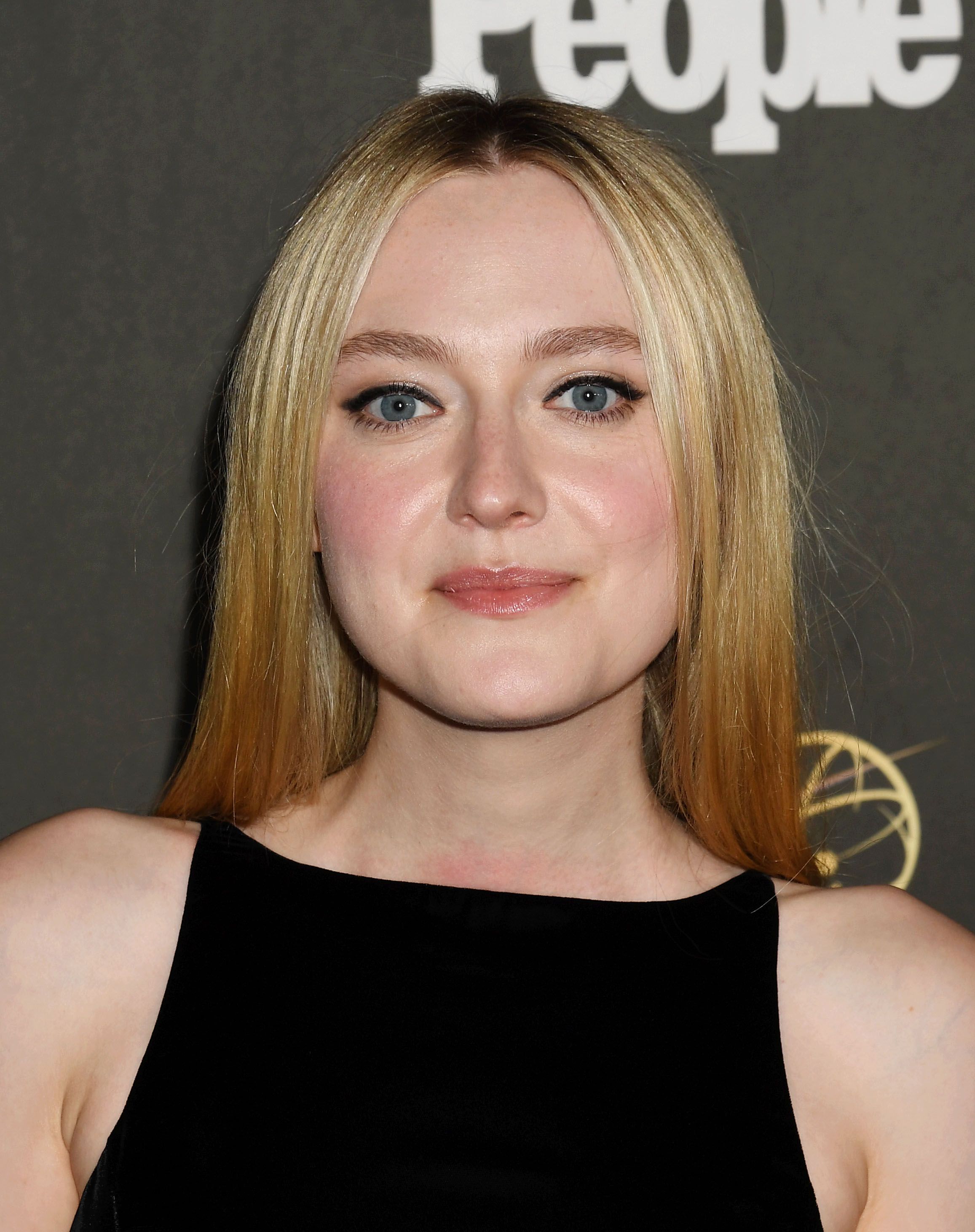 Tiro en la cabeza de Dakota Fanning