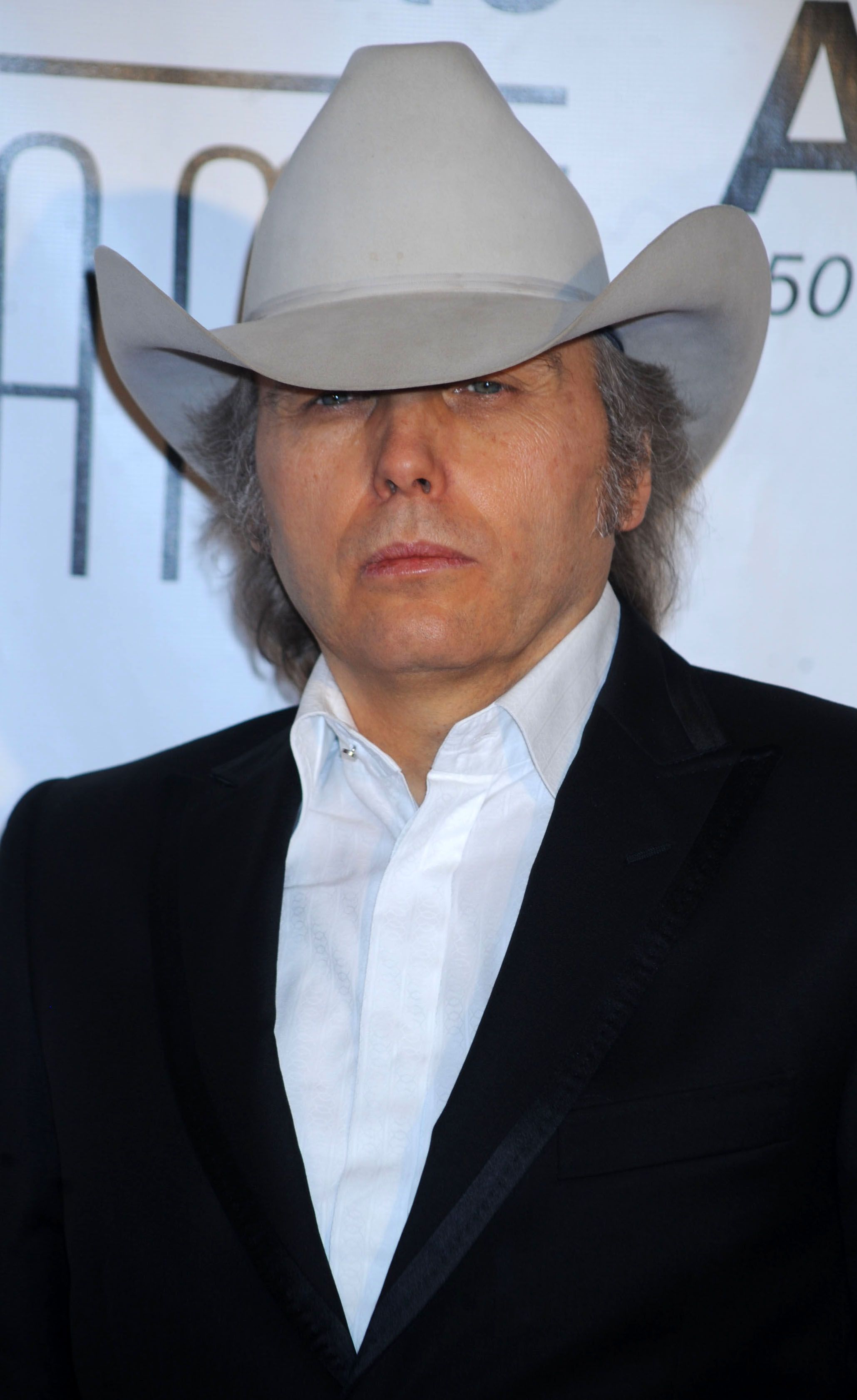 Tiro en la cabeza de Dwight Yoakam